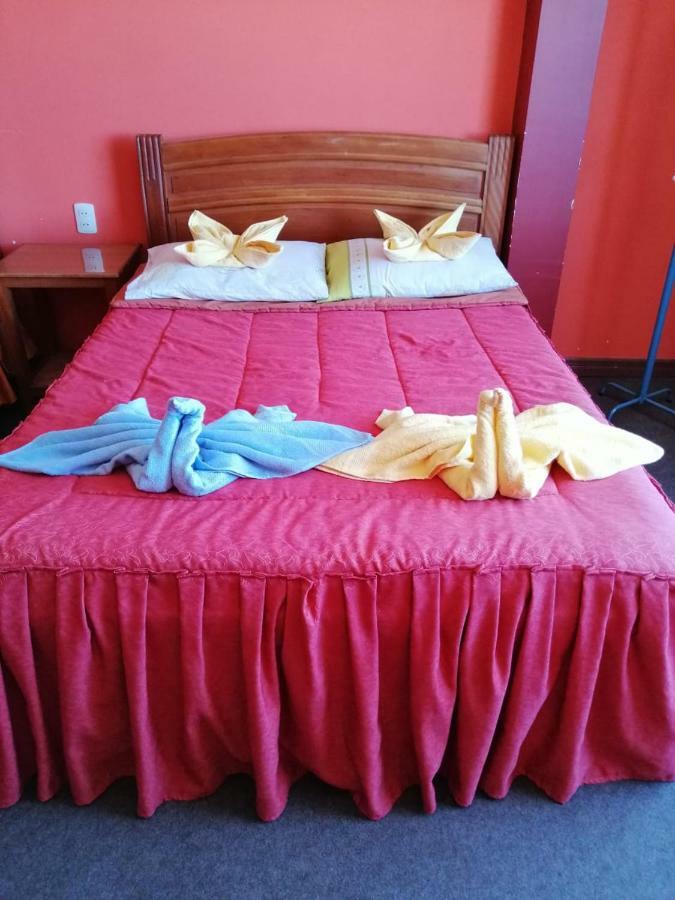 Estrella Del Lago Hotel Копакабана Екстериор снимка