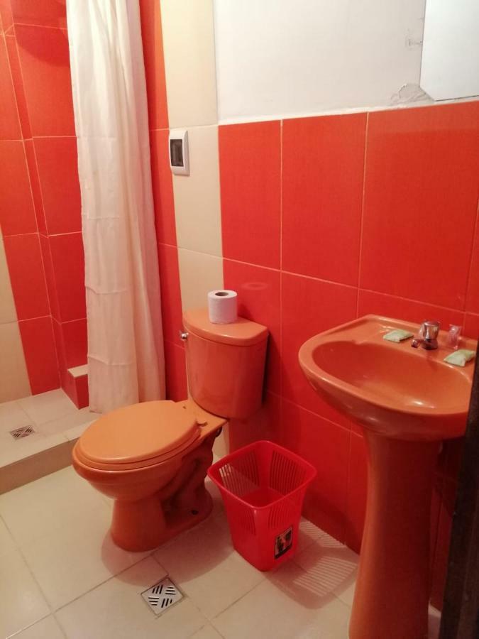 Estrella Del Lago Hotel Копакабана Екстериор снимка